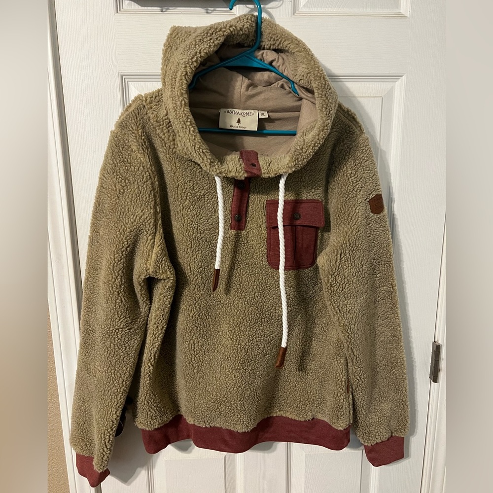 Wanakome Pull Over Hoodie.
